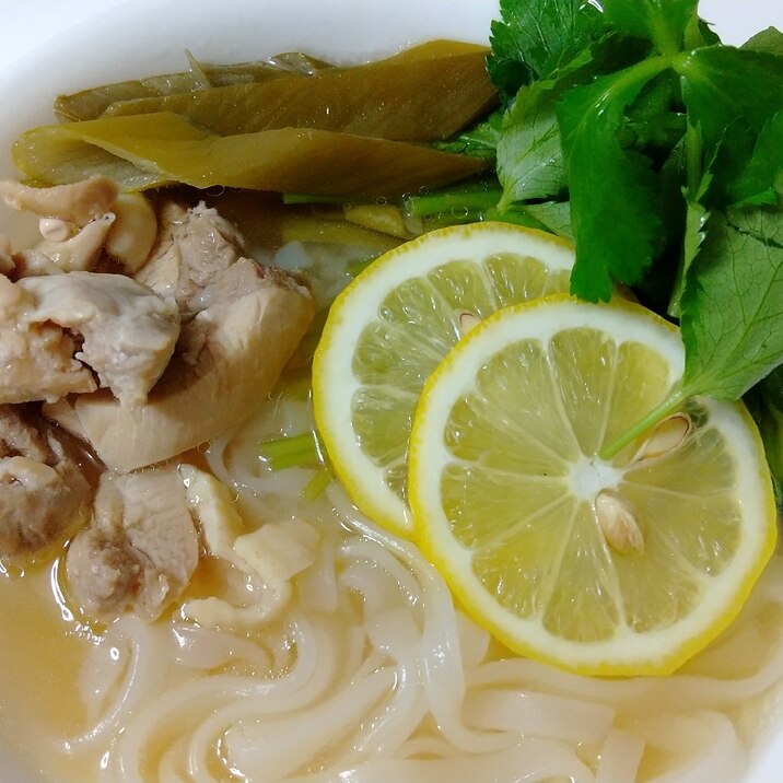 ベトナムフォー麺!レモンで爽やかに!
